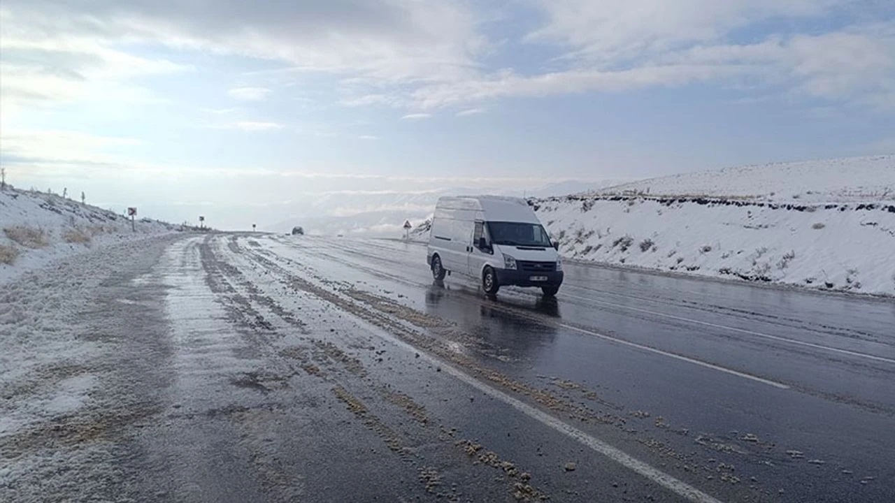 Çok sayıda ilde yollar kapandı