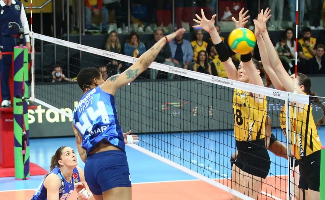 Vakıfbank ve Fenerbahçe, Şampiyonlar Ligi finali için sahaya çıkıyor