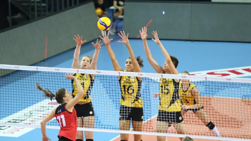 VakıfBank tan ligde 3 te 3