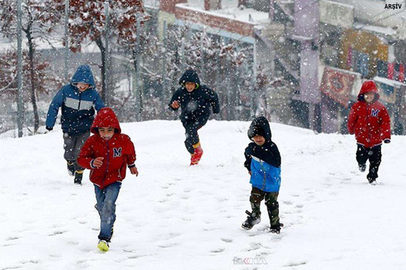 Konya nın 13 ilçesinde eğitime kar engeli