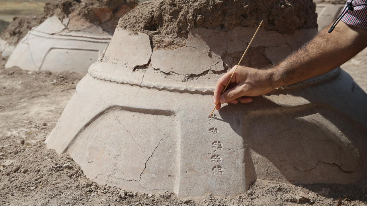 Van da çivi yazılı 76 küp ortaya çıkarıldı