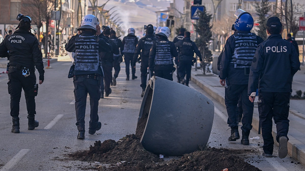 Van daki protestolara 23 tutuklama