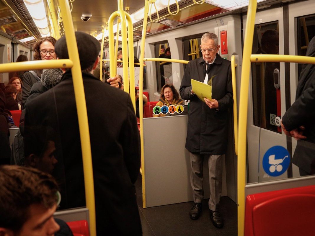 Avusturya Cumhurbaşkanı Van der Bellen in fotoğrafı sosyal medyayı salladı