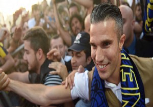Van Persie den Wenger e övgü