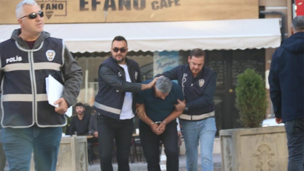 Çocuğunu tekmeleyen  baba  tutuklandı