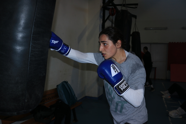 Milli boksör Ece Avrupa şampiyonasına çıkmayı hedefliyor