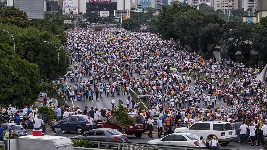 Venezuela dan şaşırtan sınır kararı