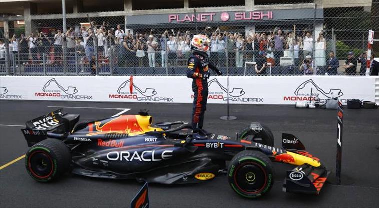 Monako da kazanan Max Verstappen