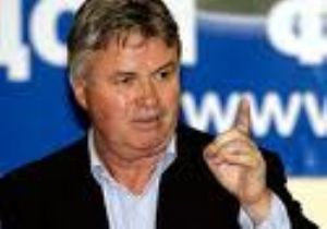Hiddink Dümene Geçiyor!