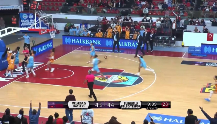 Kadınlar Basketbol Ligi maçında salon karıştı: Bir anda birbirlerine girdiler