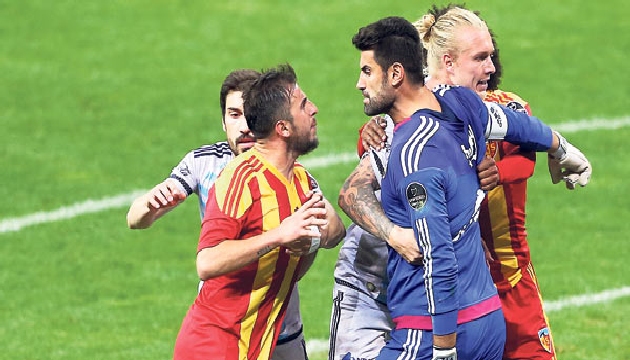 Yine Volkan Demirel, yine kavga!