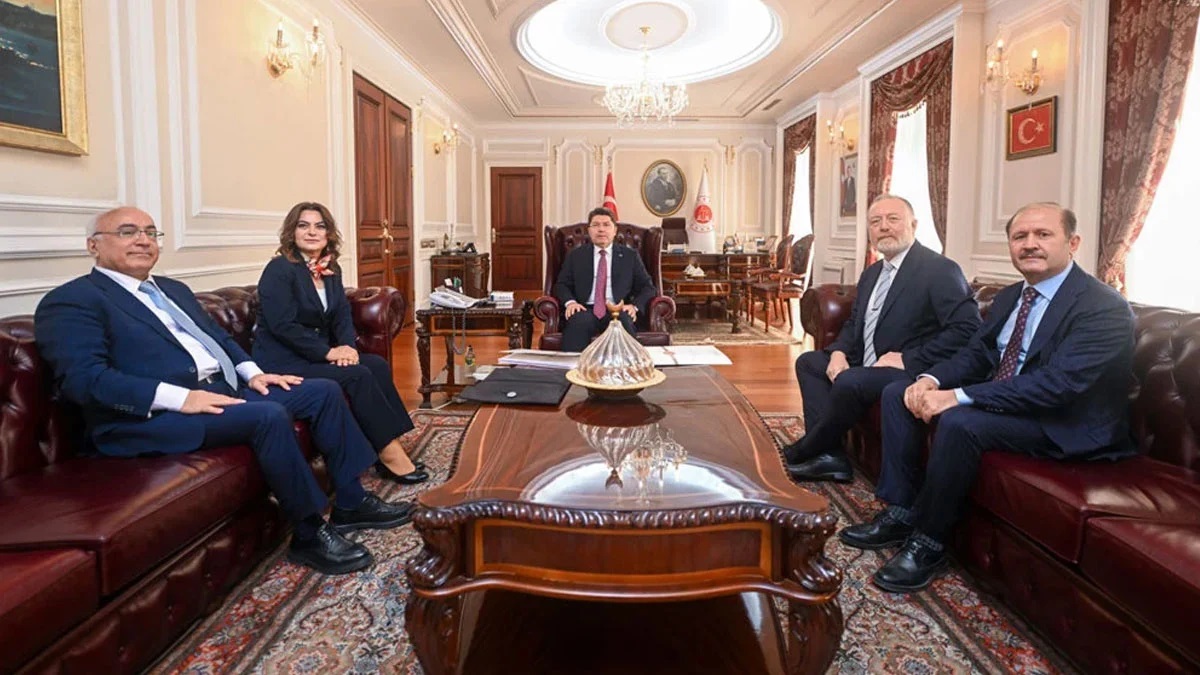 Bakan Tunç tan DEM Parti açıklaması