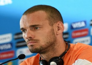 Sneijder dan  iş başka dostluk başka  mesajı!