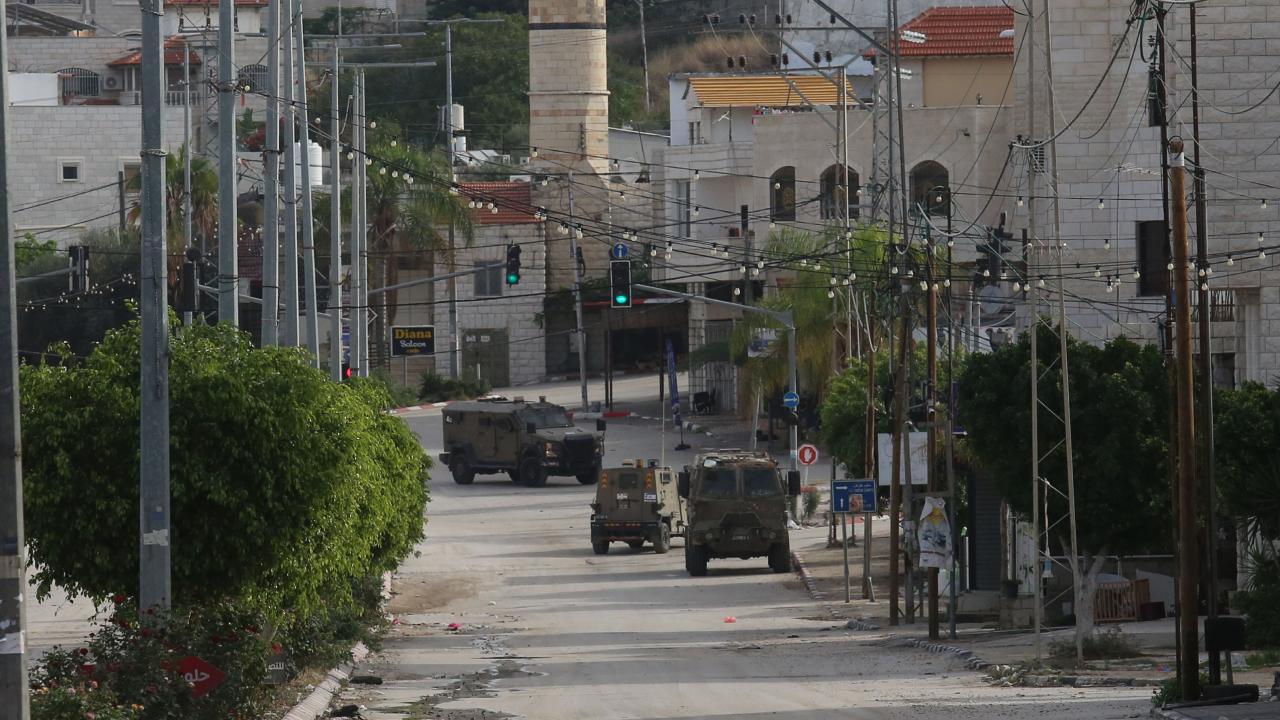 İsrail Batı Şeria da 10 Filistinliyi gözaltına aldı