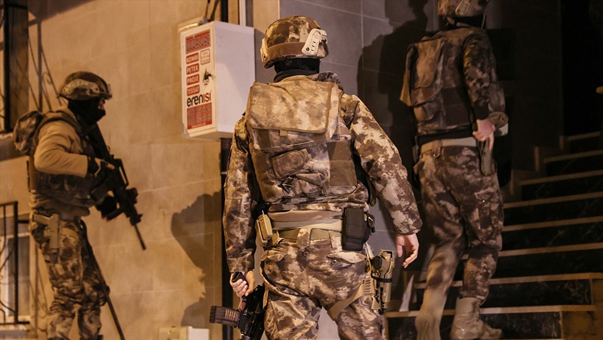 İstanbul da IŞİD e operasyon: Çok sayıda gözaltı var