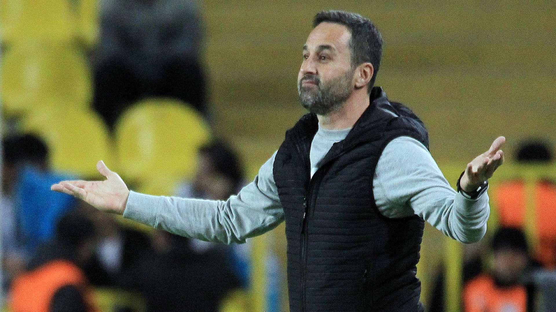 Ünlü teknik direktör Fenerbahçe için izin istedi