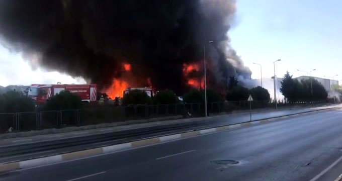 İstanbul da korkutan yangın