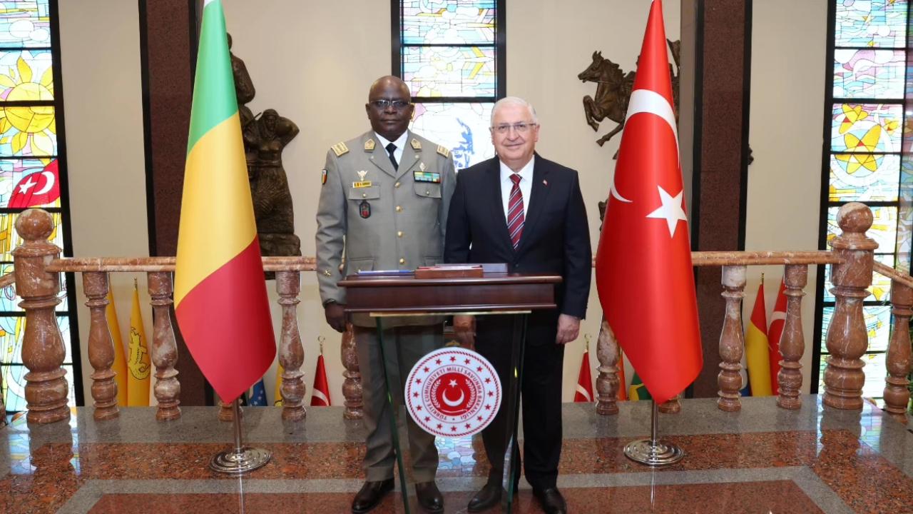 Bakan Güler, Mali Kara Kuvvetleri Komutanı Samake yi kabul etti