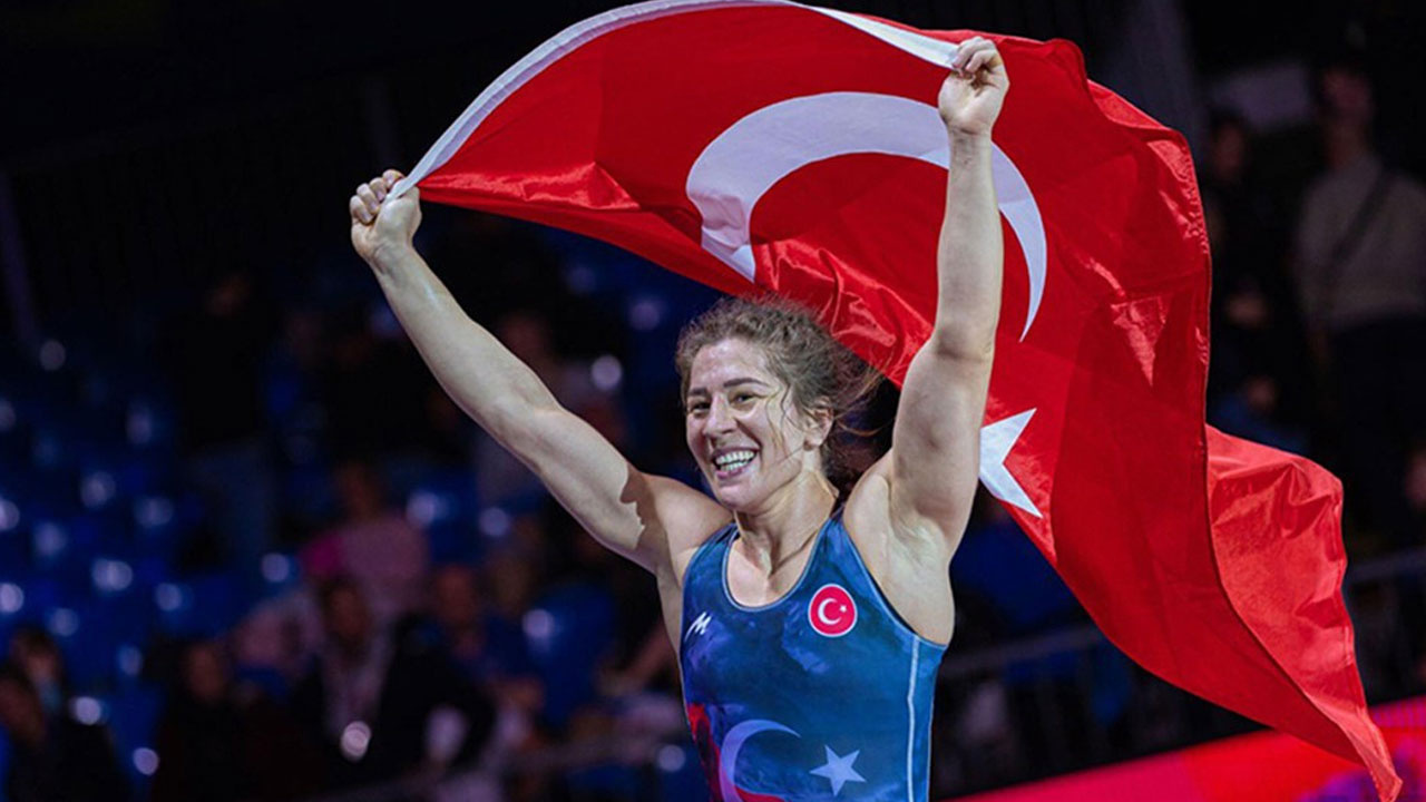 Bakan Kasapoğlu tebrik etti! Yasemin Adar, 6’ncı kez Avrupa şampiyonu