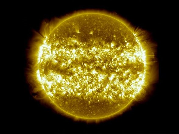 Güneş in 425 milyon fotoğrafı bir arada!