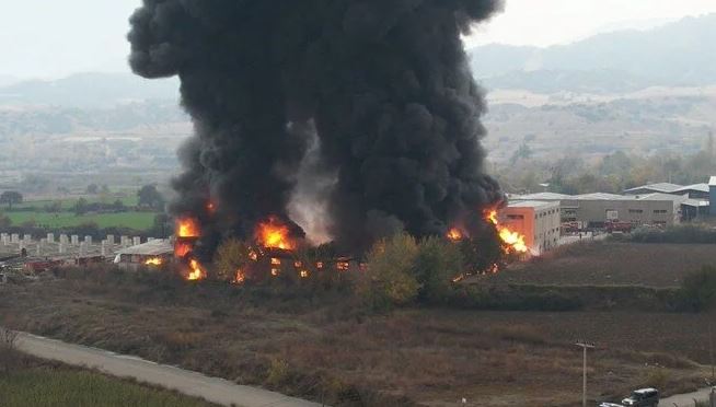 Denizli de kimya fabrikasında yangın