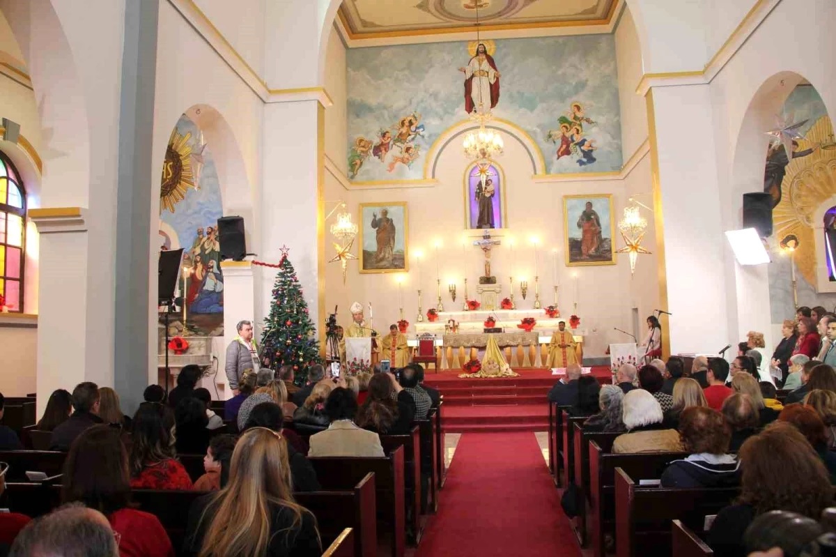 Mersin de tarihi kilisede Noel ayini düzenlendi