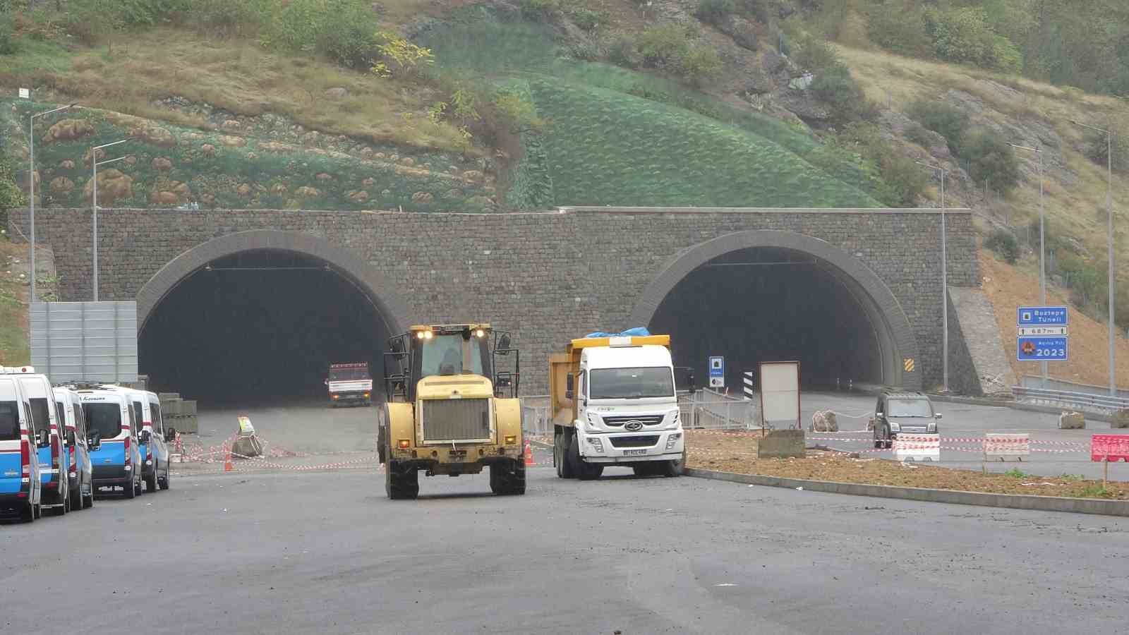 Çukurçayır 1 Tüneli Cumhuriyetin 100. yılında trafiğe açılarak hizmete girecek.