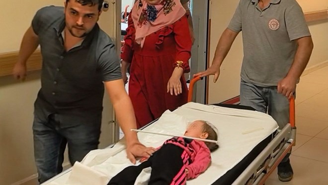 Elbise askısı minik Meryem i öldürüyordu