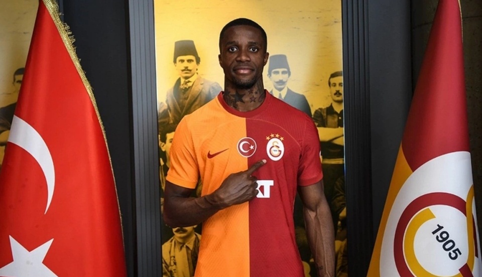 Galatasaray dan Fenerbahçe ye  Zaha  göndermesi