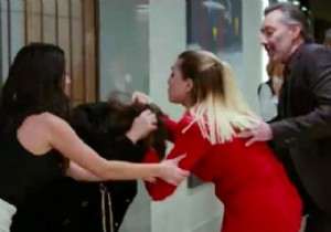 Zeynep Bastık Yasak Elma'da