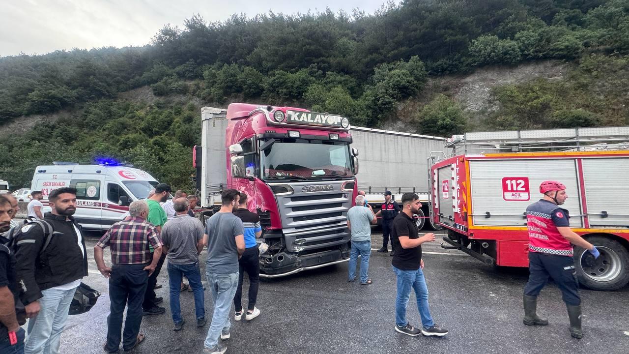 Sakarya da zincirleme trafik kazası: 1 ölü, 6 yaralı