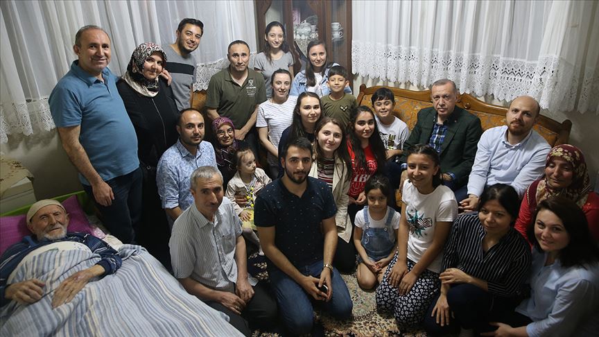 Erdoğan, Emekçi ve Soyutürk ailelerini ziyaret etti