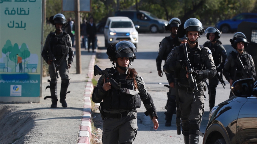 İsrail, 24 Filistinliyi gözaltına aldı