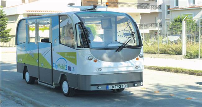 Bilişim fuarında şoförsüz minibüs sürprizi