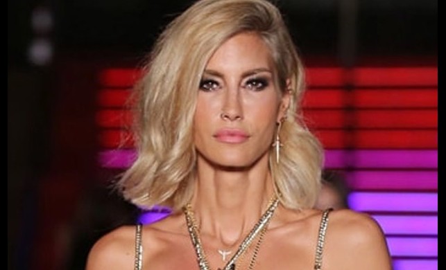 cagla-sikel-defile