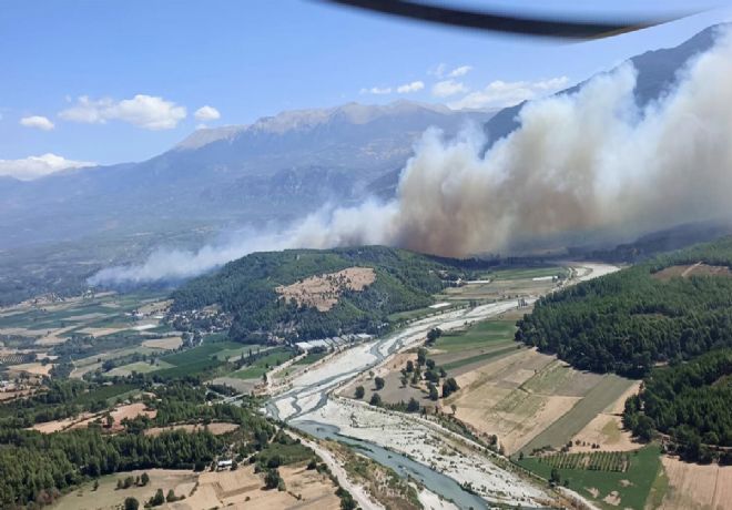 Muğla’daki orman yangını Antalya’ya sıçradı